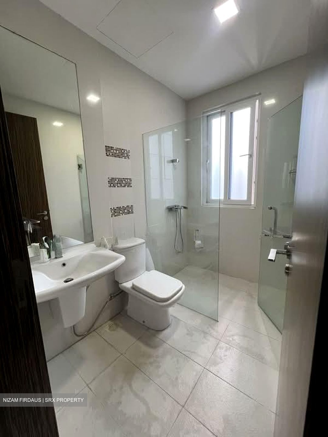 Jalan Lengkok Sembawang (D27), Terrace #583747461